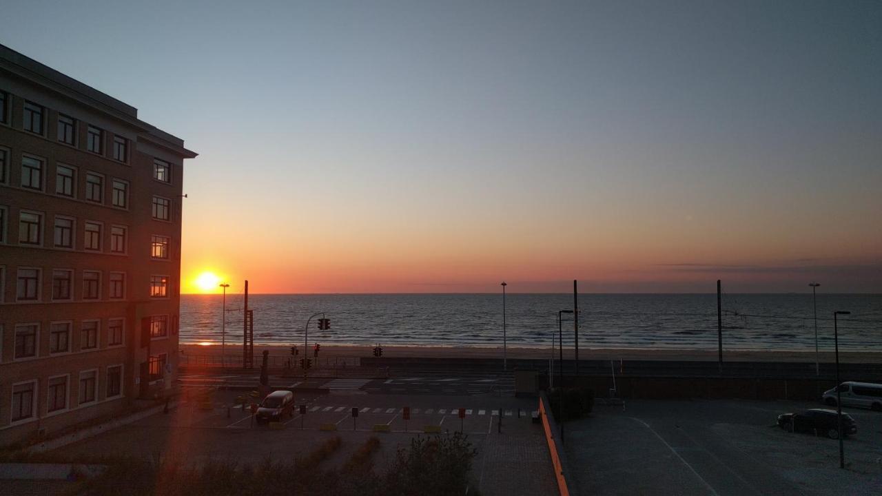 Apartment Splendid Seaview - Luxury 4 Persons At And Sea Ostende