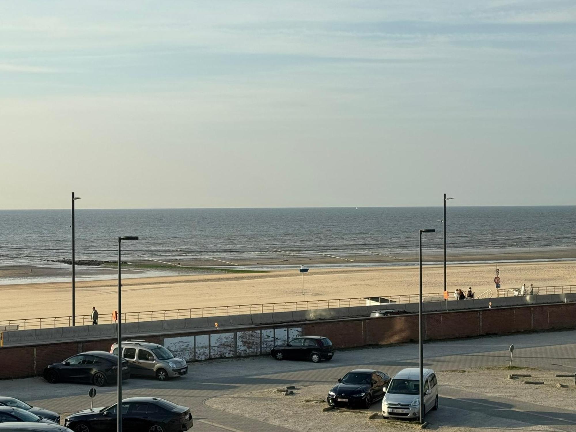 Apartment Splendid Seaview - Luxury 4 Persons At And Sea Ostende